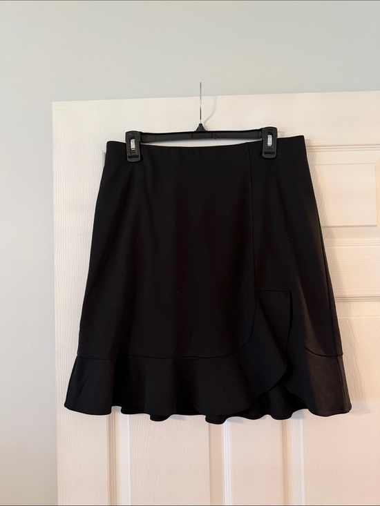 LOFT Dresses & Skirts - LOFT Black Ruffle-Hem Skater Skirt size MT brand new length 21” waist 32” elasti